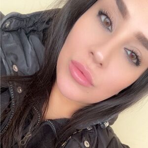 Meet your Posher, Zena